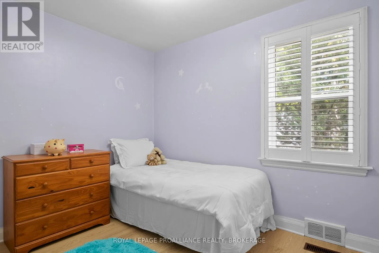 8 GRAHAM AVENUE