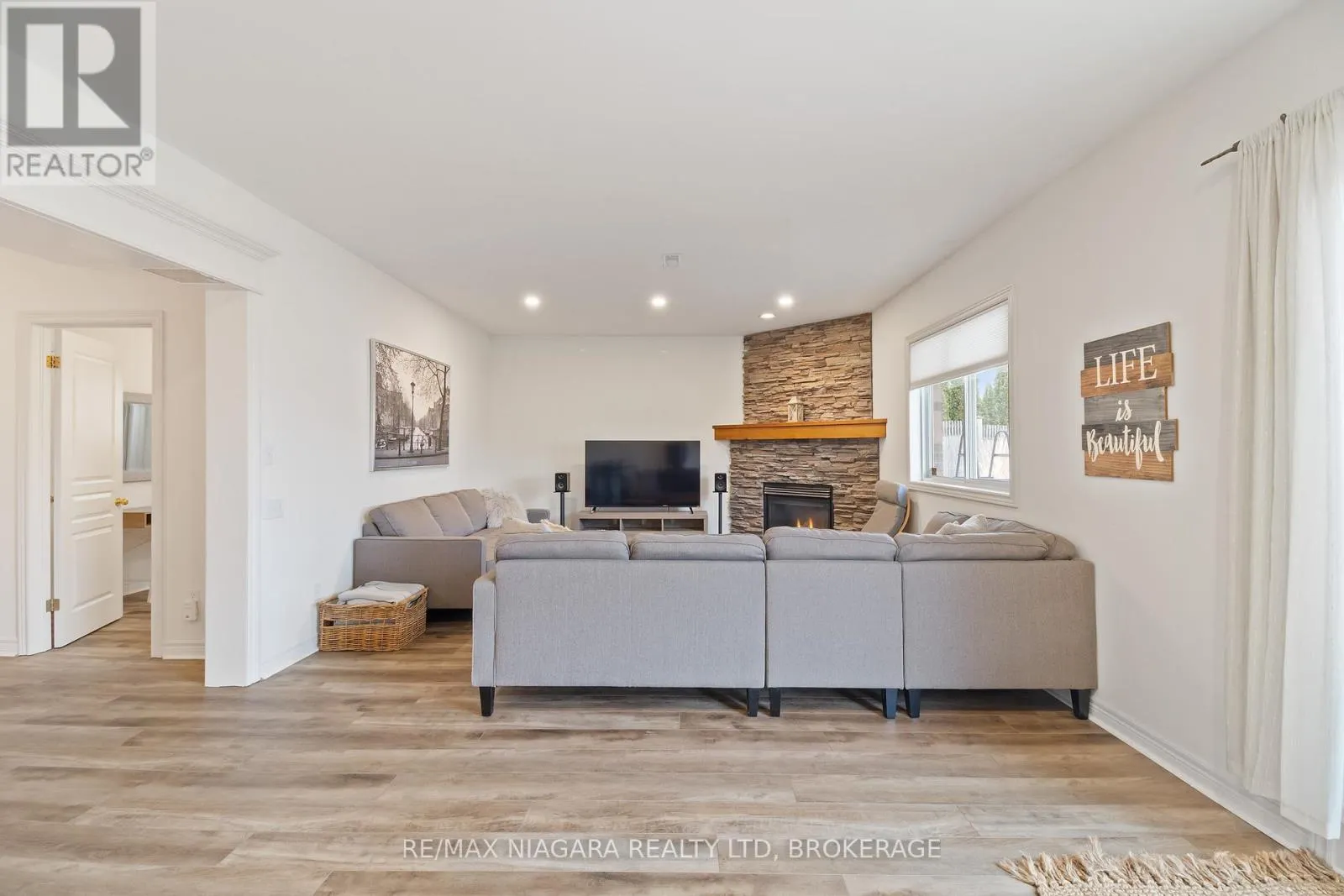 8311 VEGTER COURT