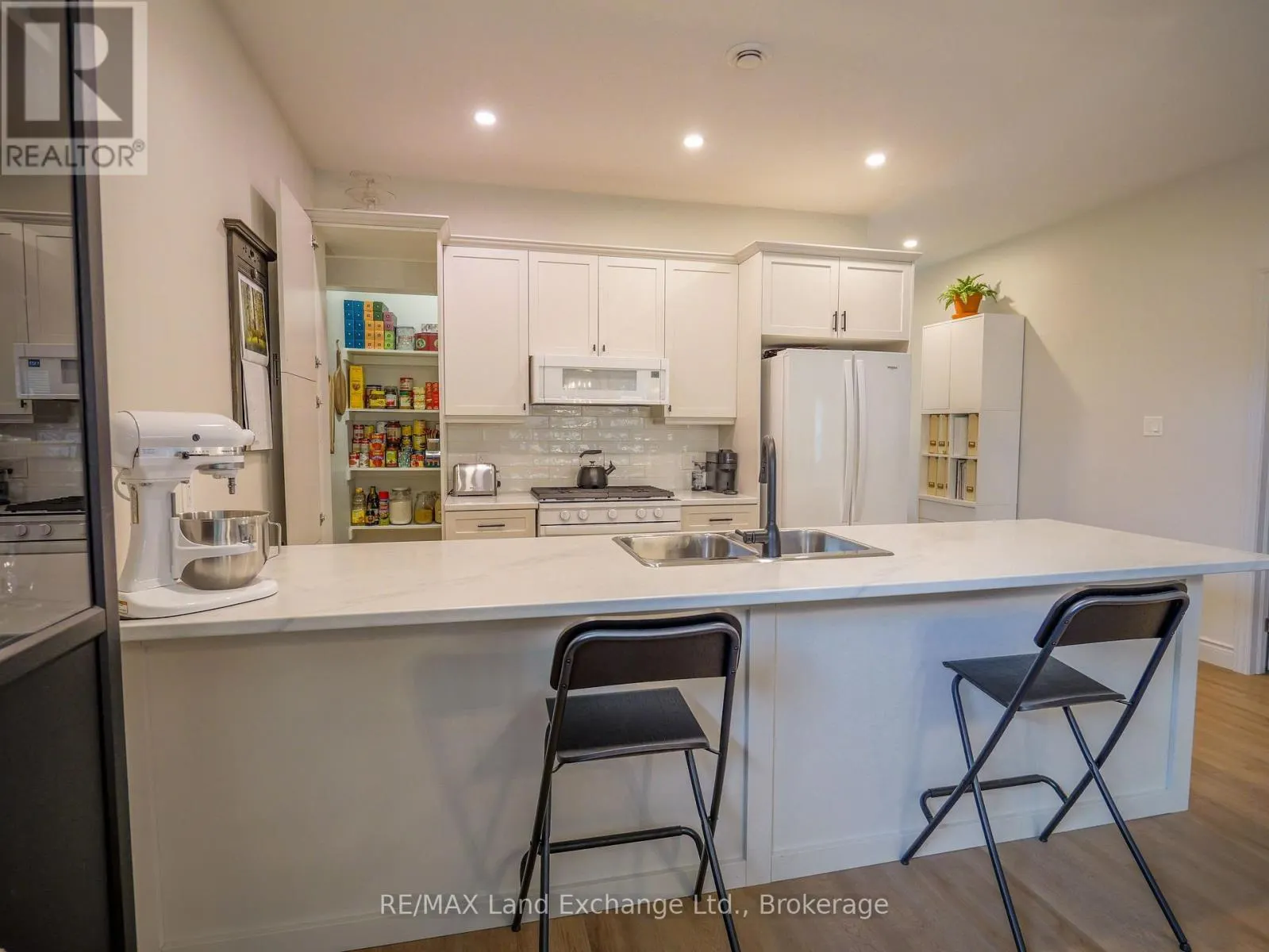 1 - 775 CAMPBELL AVENUE, #1
