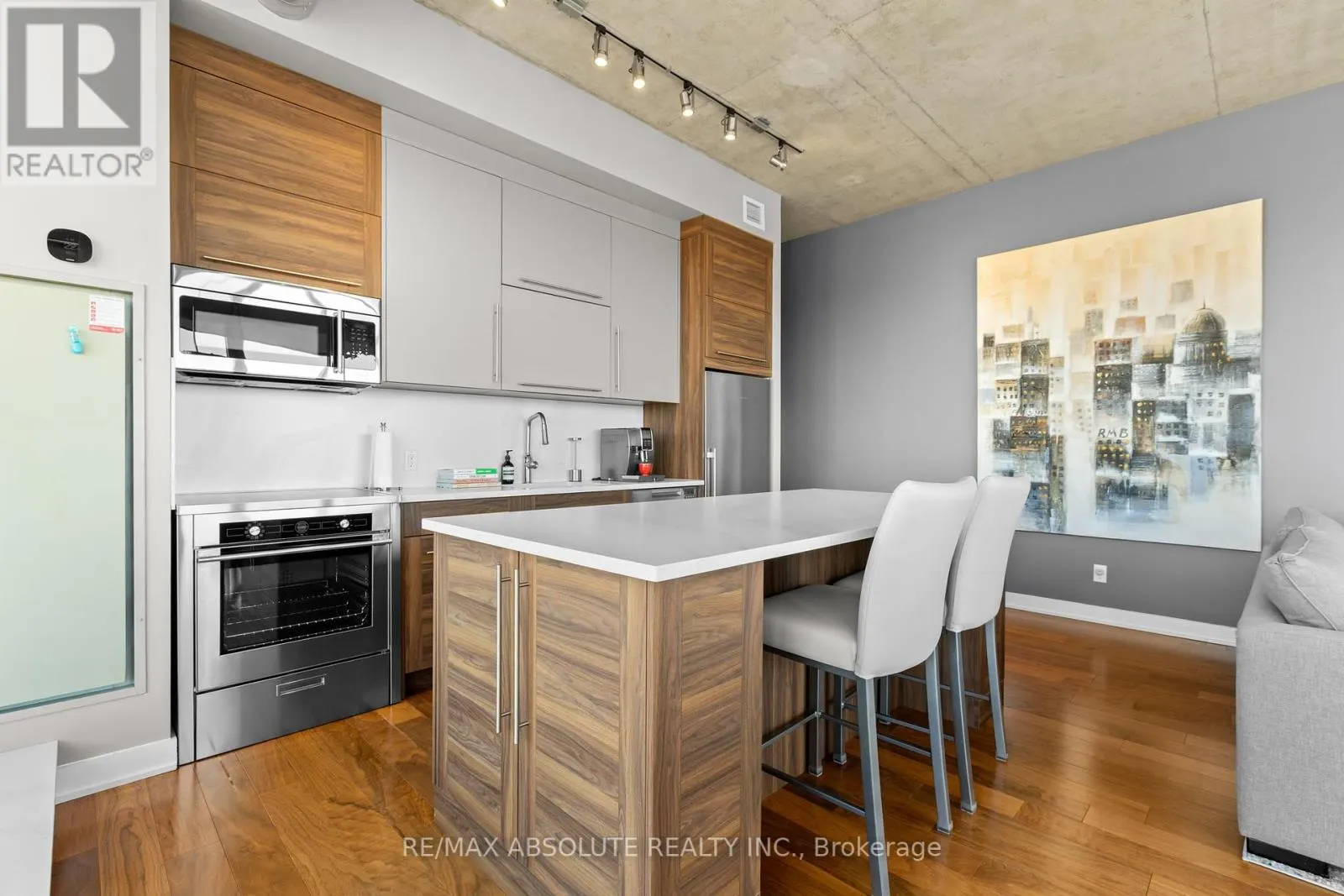 906 - 354 GLADSTONE AVENUE