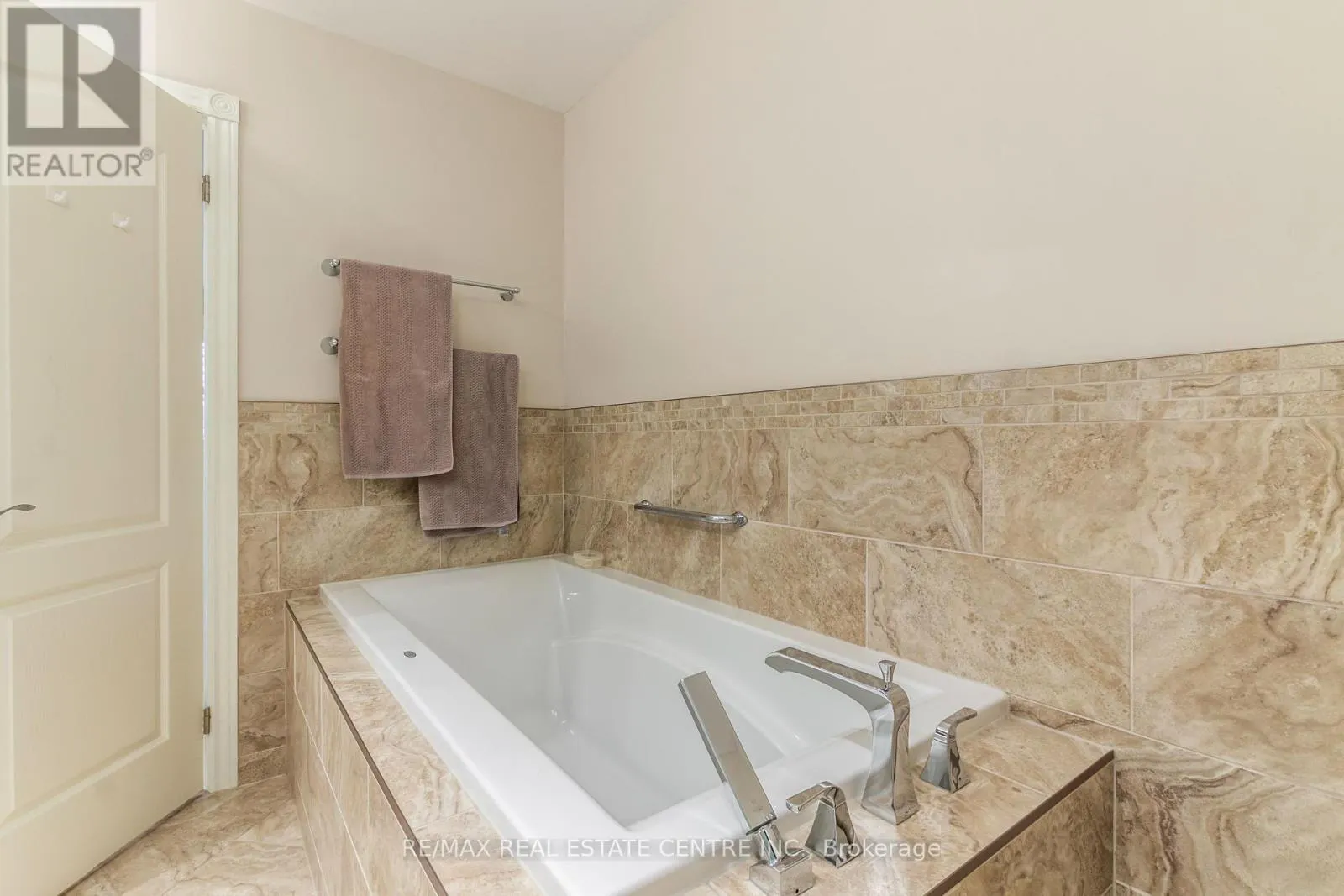 16 - 71 BEASLEY CRESCENT