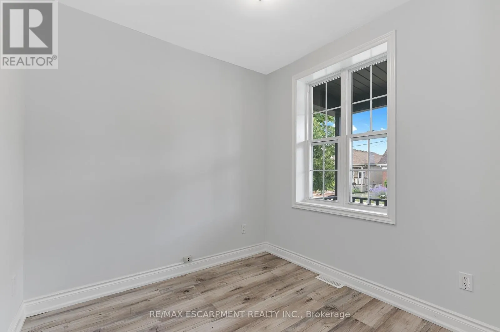 UPPER - 54 CRAIGMILLER AVENUE