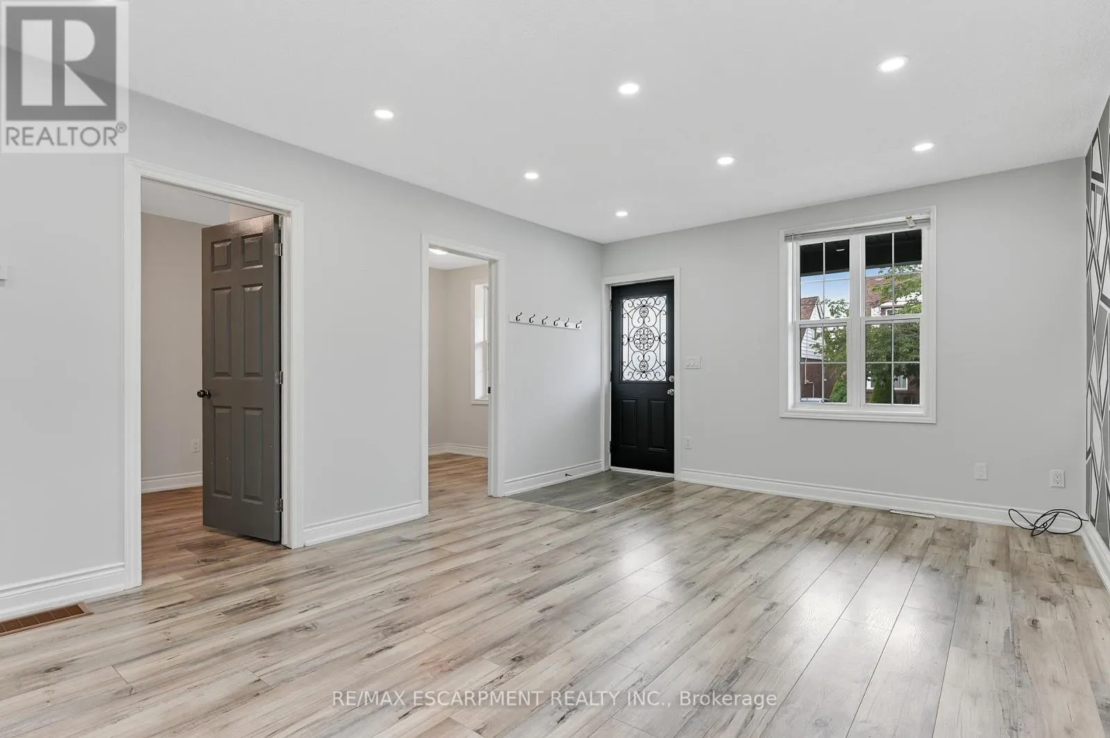 UPPER - 54 CRAIGMILLER AVENUE