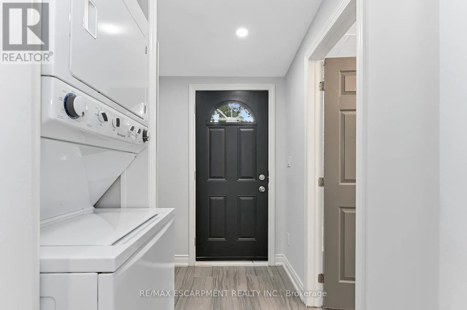 UPPER - 54 CRAIGMILLER AVENUE