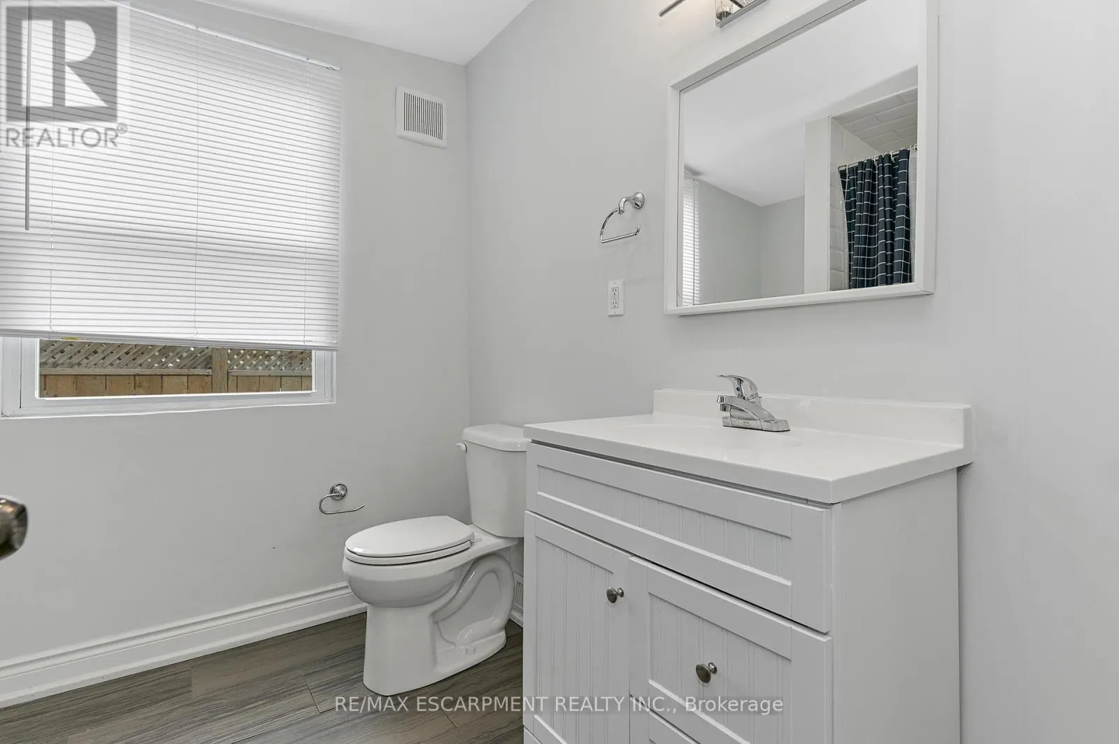 UPPER - 54 CRAIGMILLER AVENUE