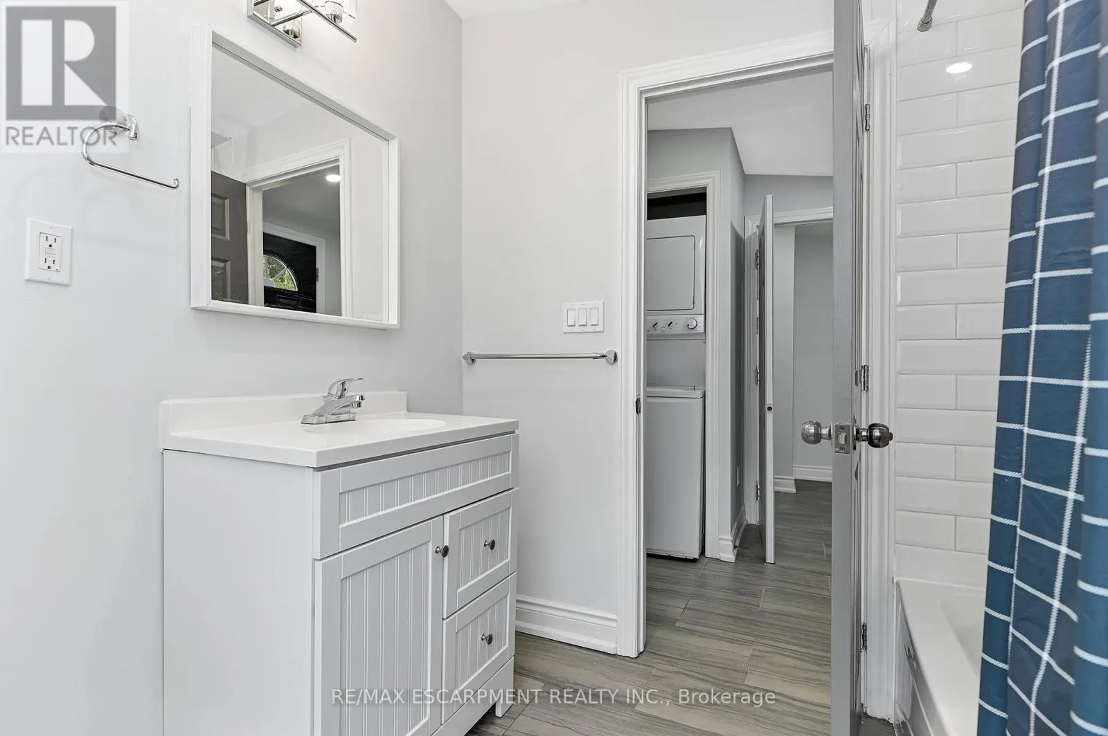 UPPER - 54 CRAIGMILLER AVENUE