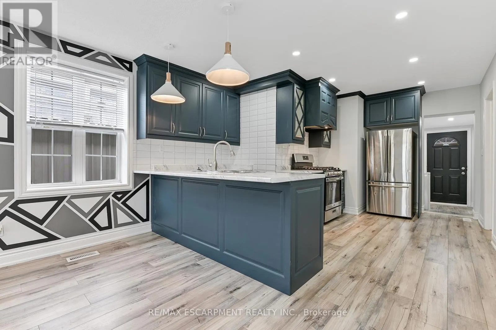 UPPER - 54 CRAIGMILLER AVENUE