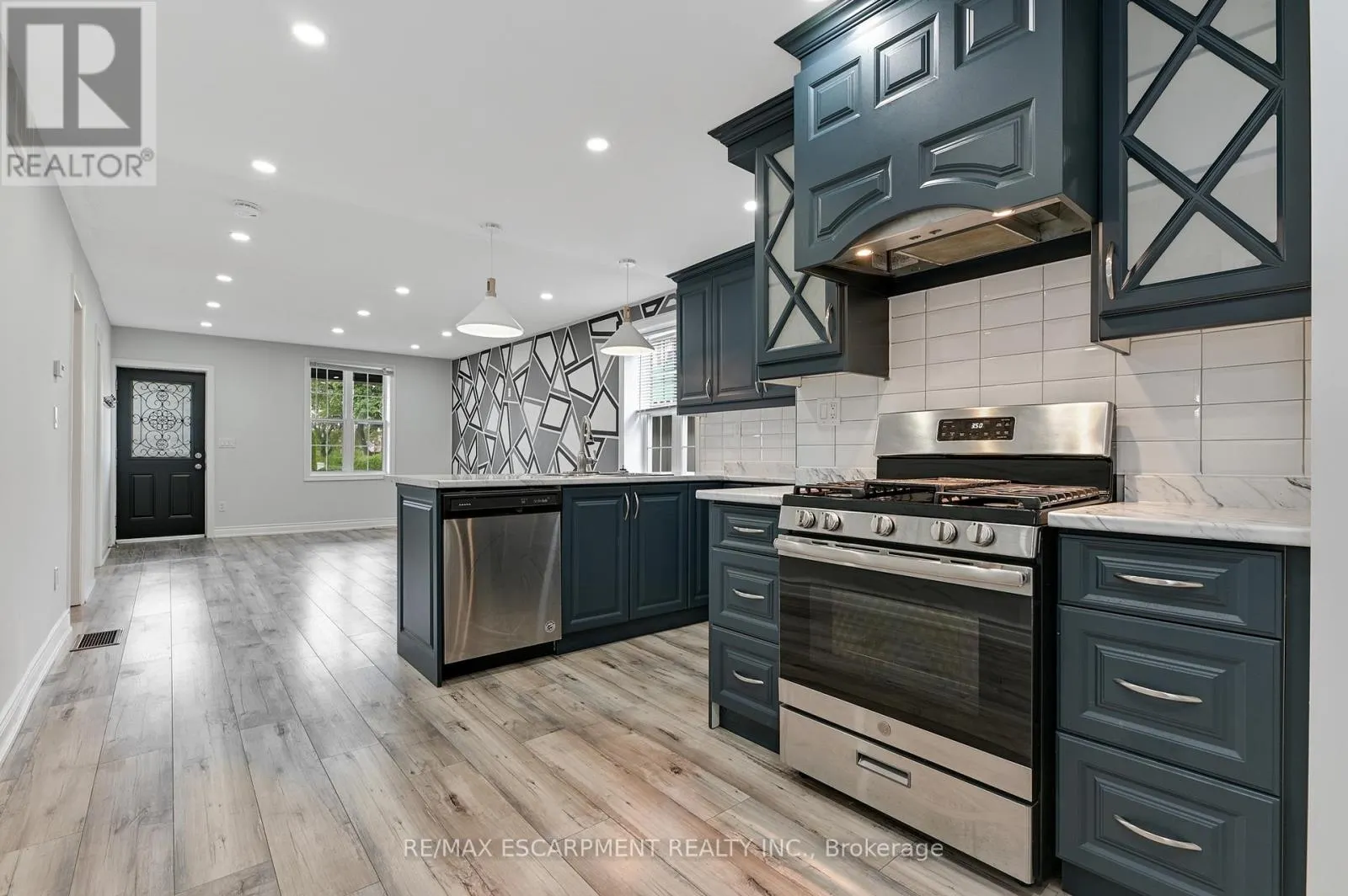 UPPER - 54 CRAIGMILLER AVENUE
