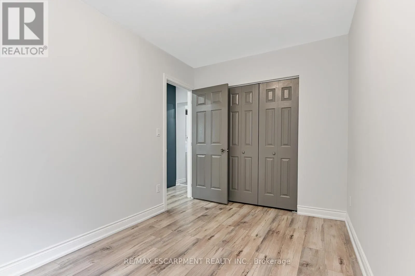 UPPER - 54 CRAIGMILLER AVENUE