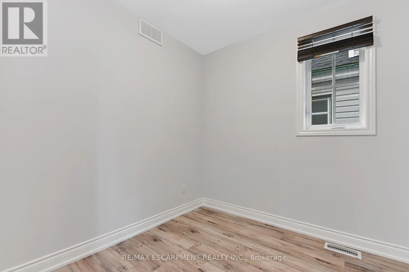 UPPER - 54 CRAIGMILLER AVENUE