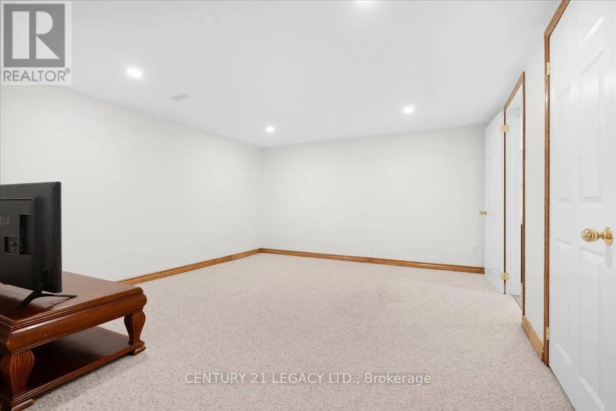 3 NELSON AVENUE