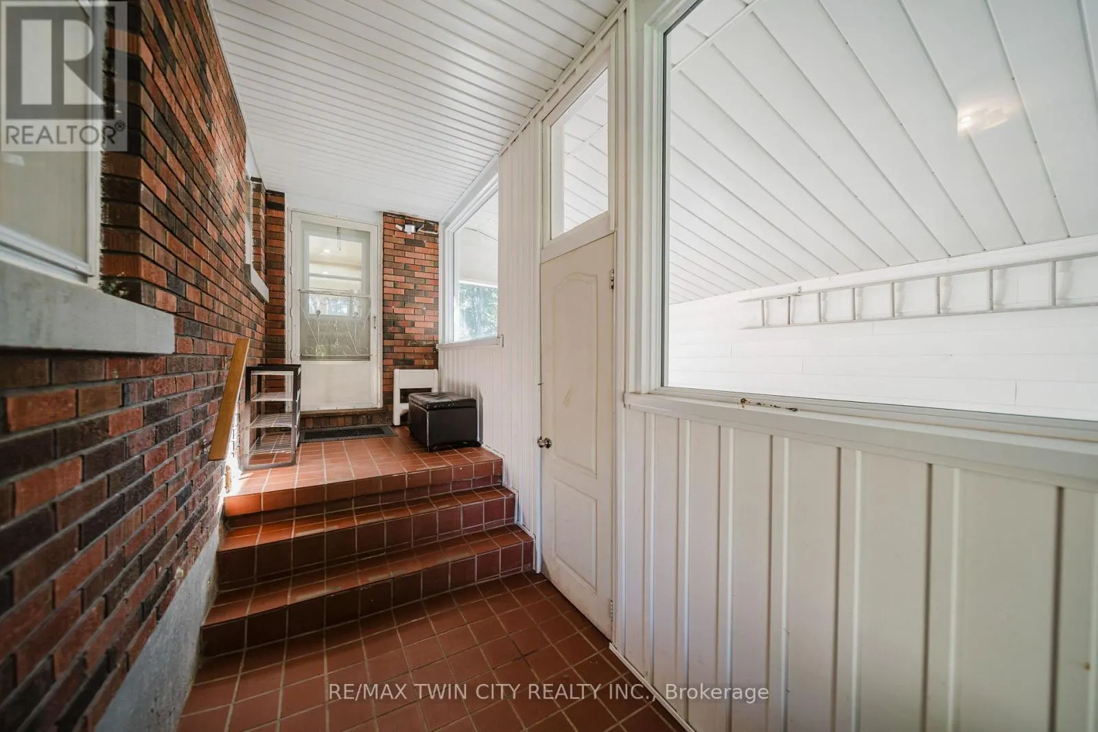 48 CHRISTOPHER DRIVE