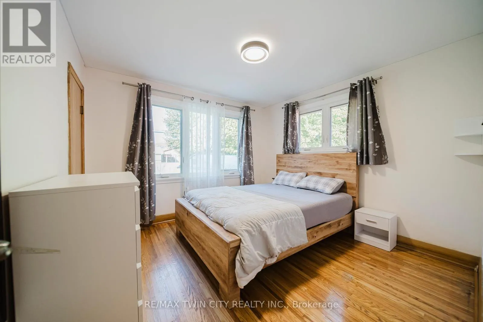 48 CHRISTOPHER DRIVE