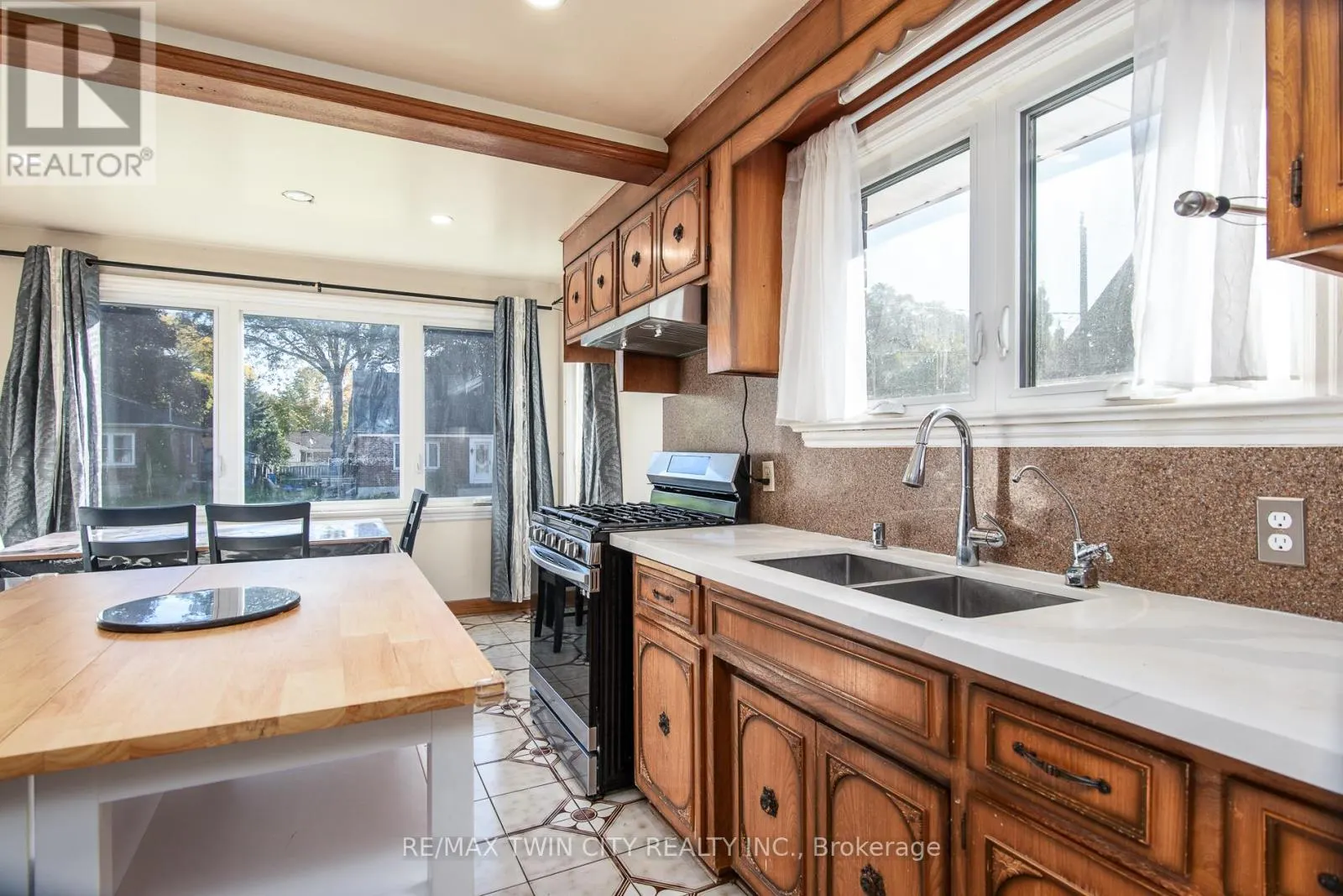48 CHRISTOPHER DRIVE