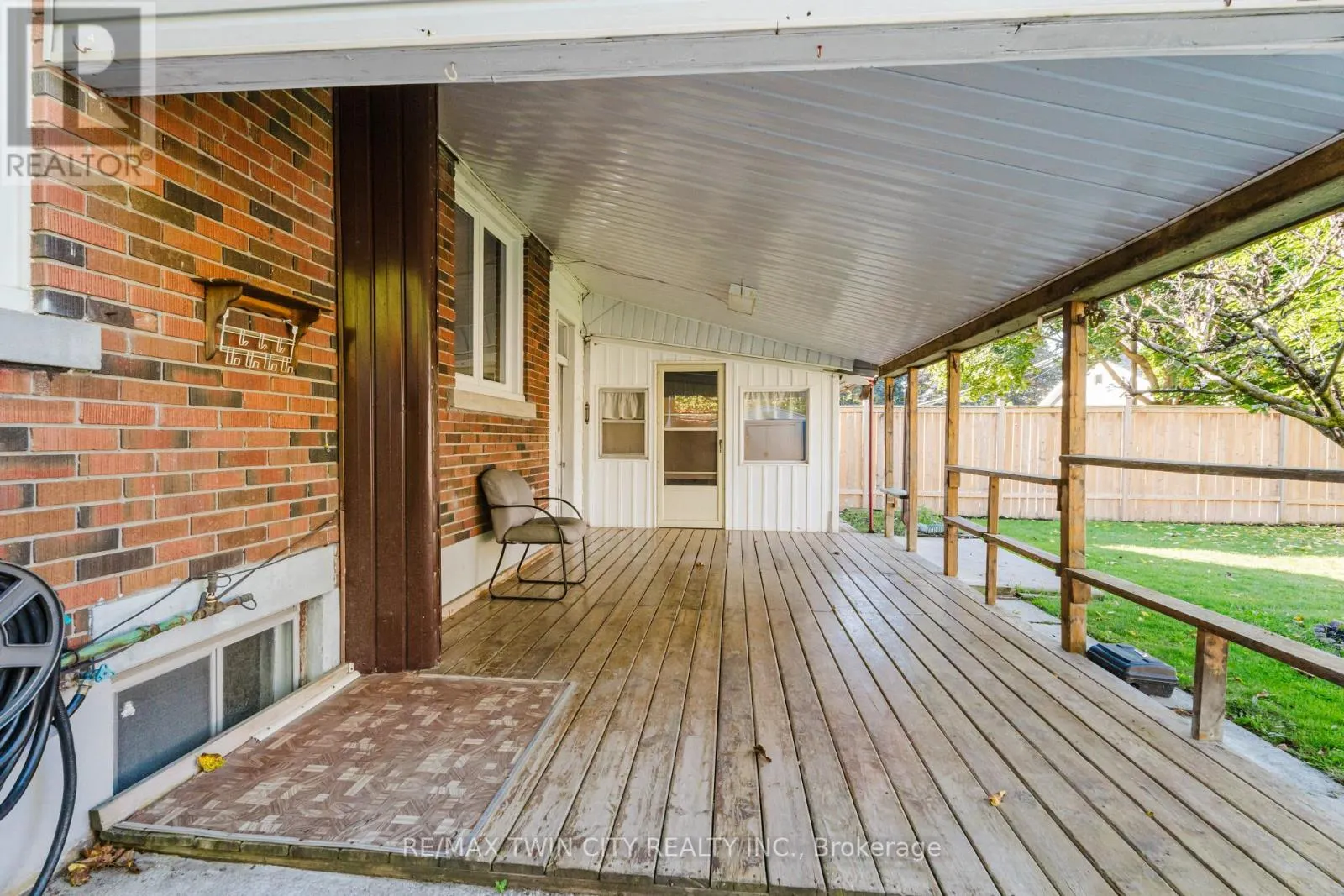 48 CHRISTOPHER DRIVE