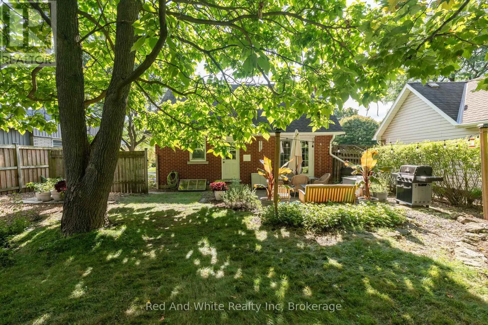 110 ELLIS CRESCENT S