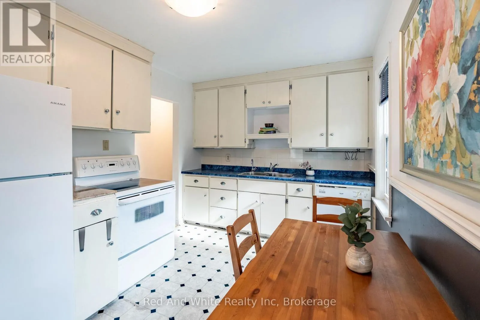 110 ELLIS CRESCENT S