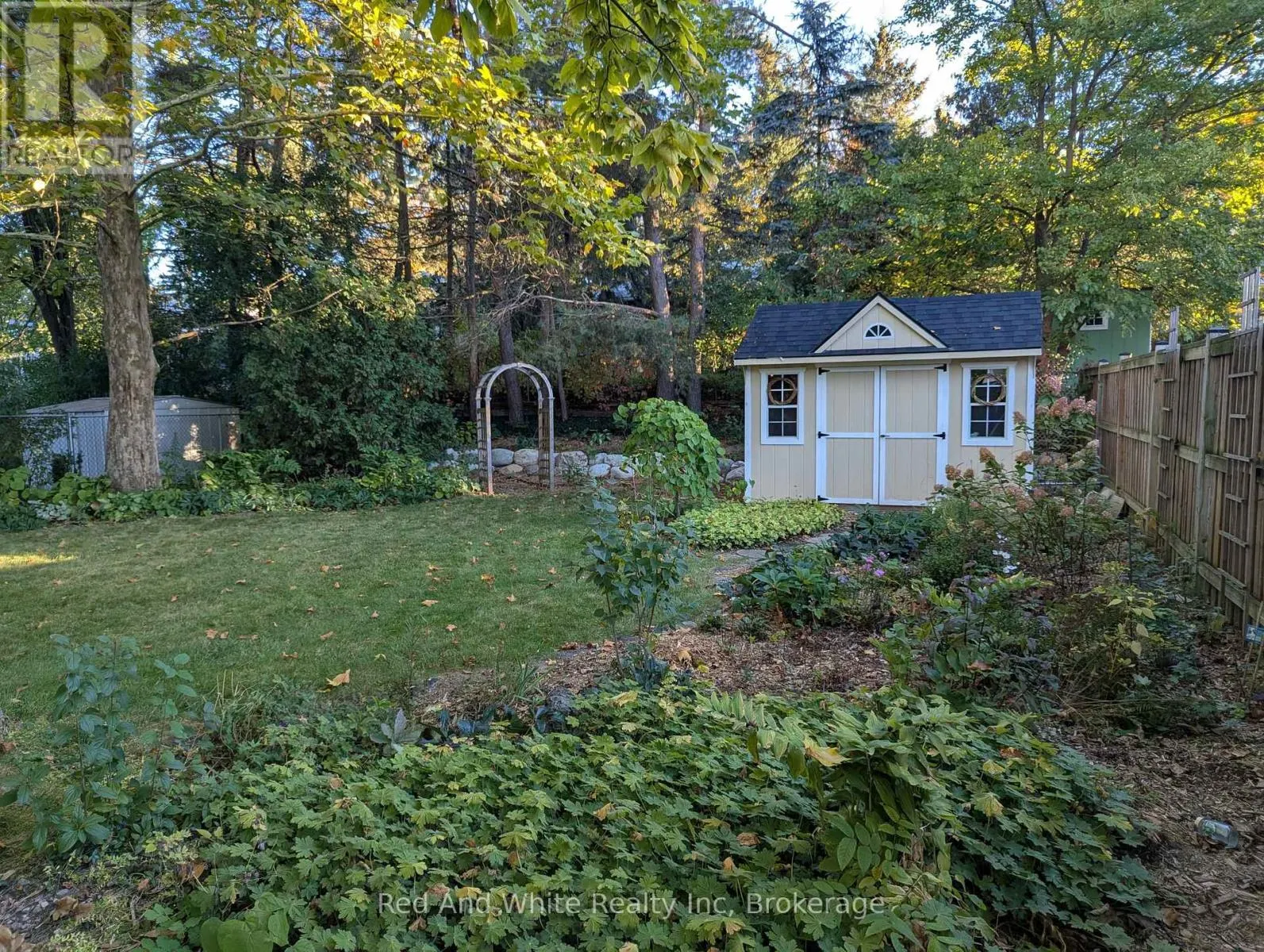 110 ELLIS CRESCENT S