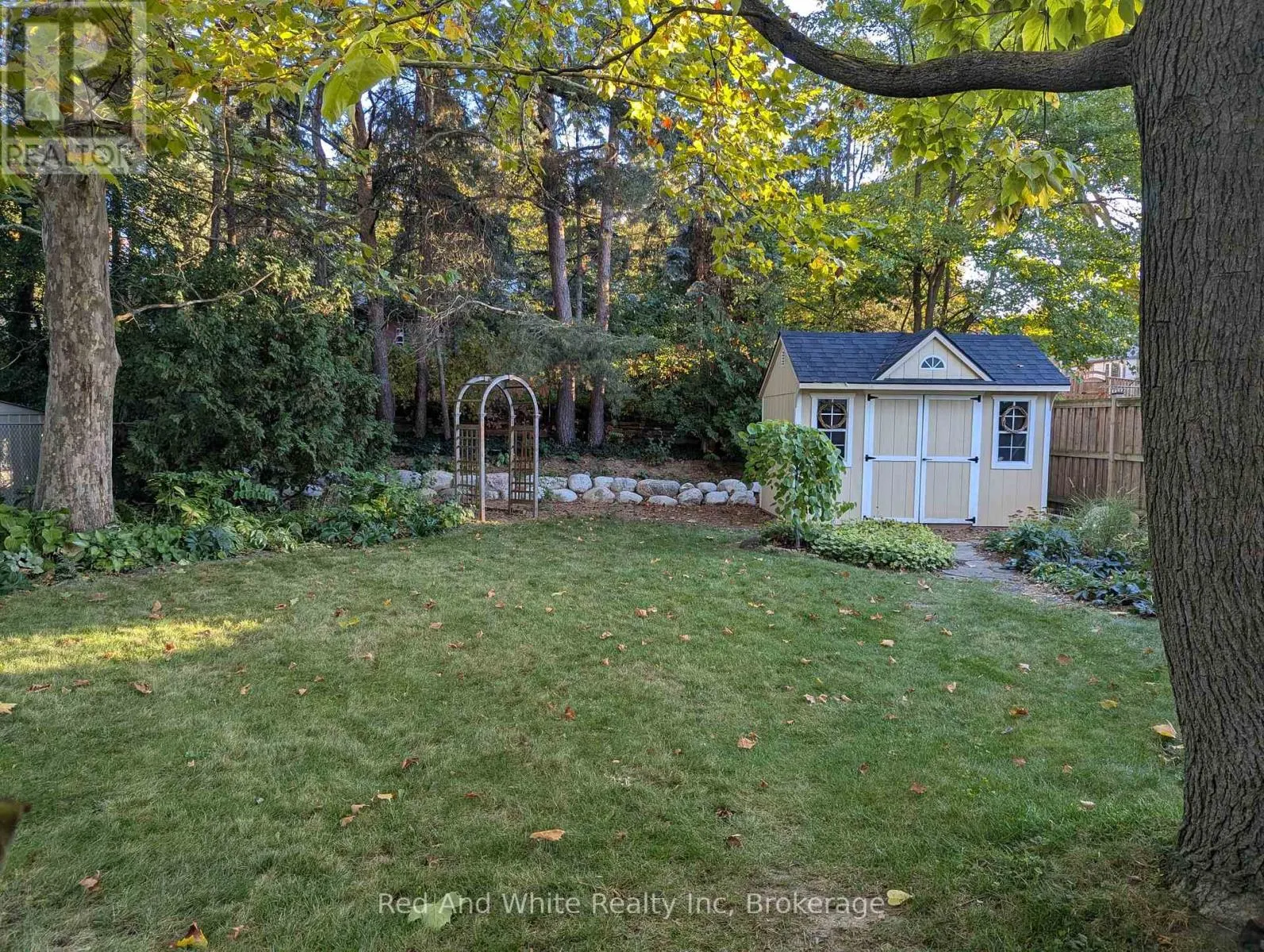 110 ELLIS CRESCENT S