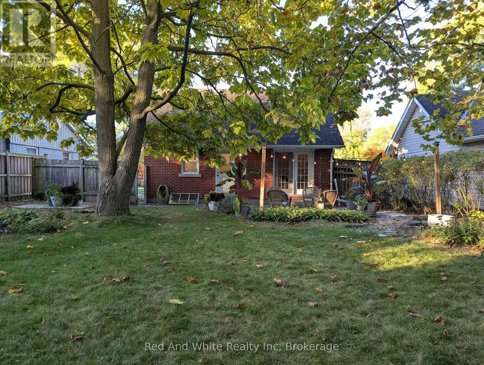 110 ELLIS CRESCENT S