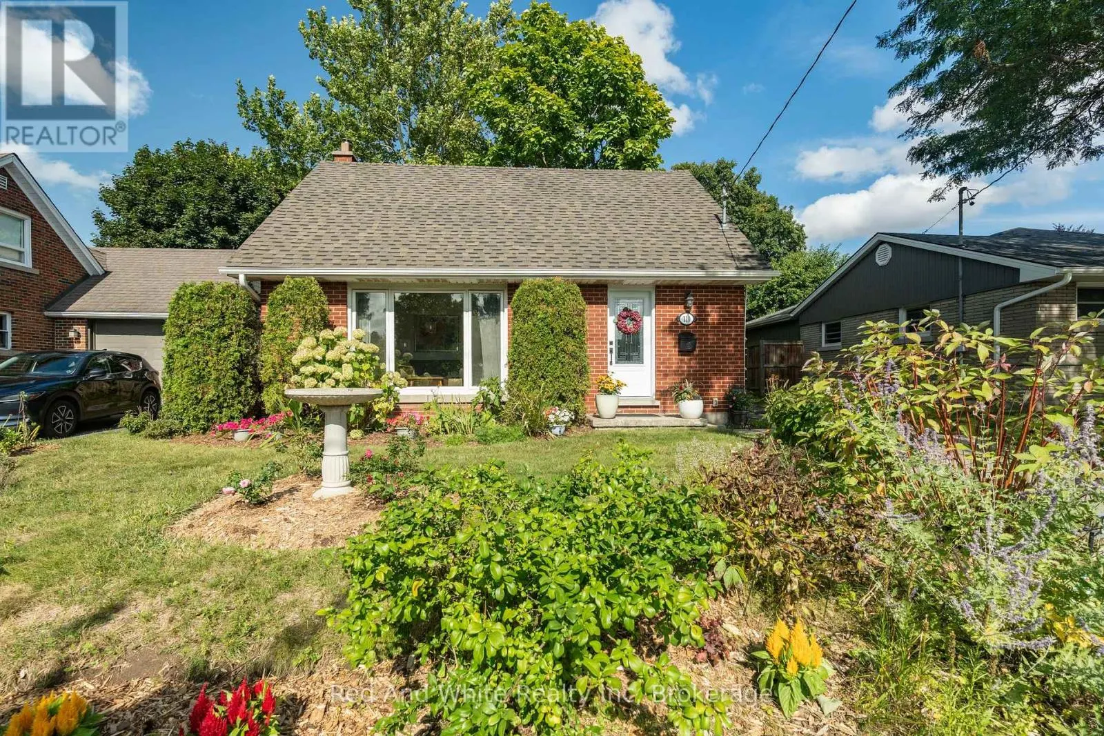 110 ELLIS CRESCENT S