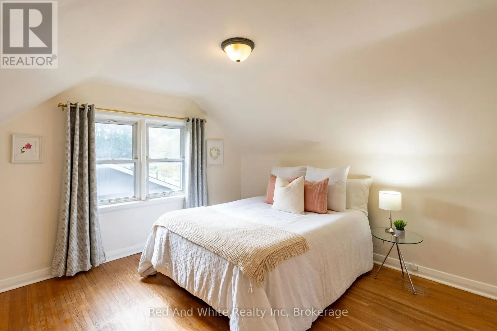 110 ELLIS CRESCENT S