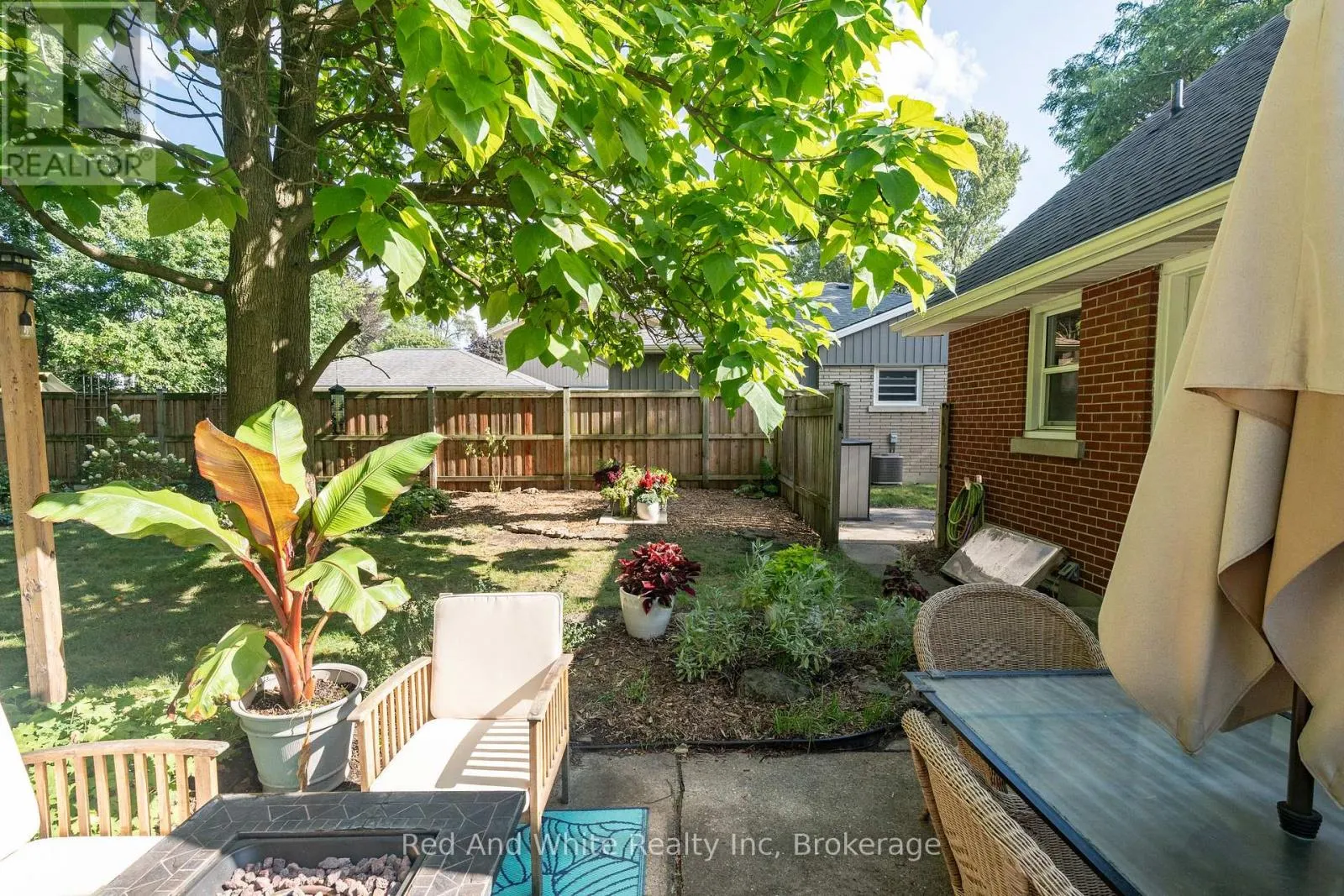 110 ELLIS CRESCENT S