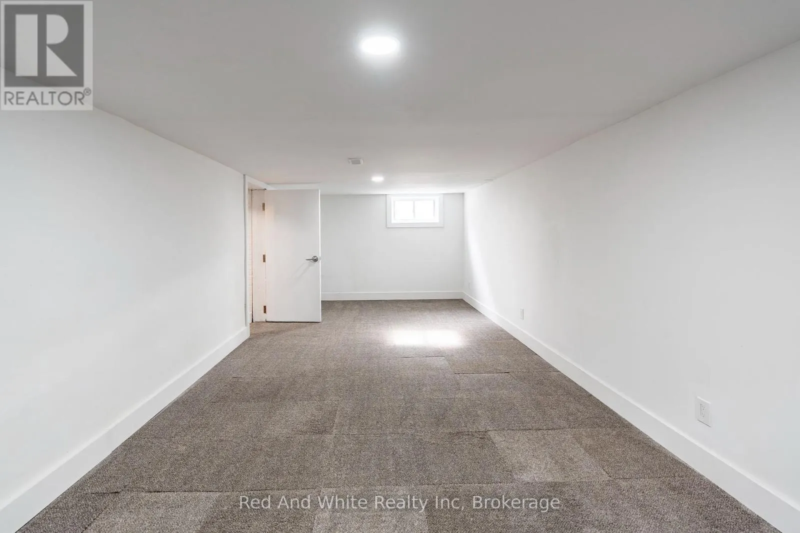 110 ELLIS CRESCENT S