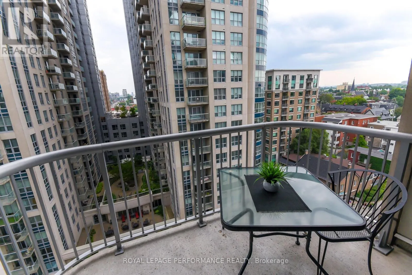 1107 - 234 RIDEAU STREET