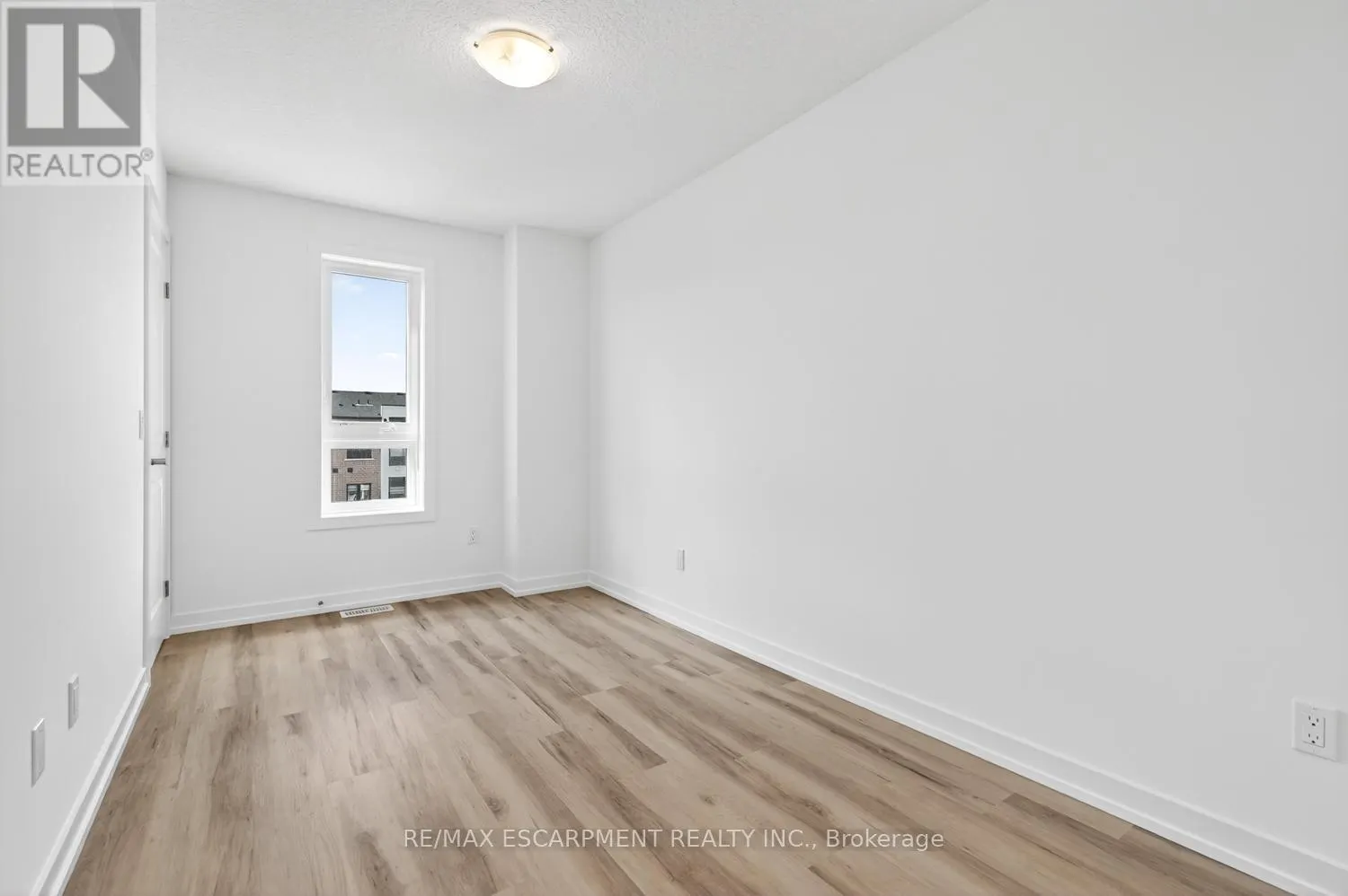 39 - 70 KENESKY DRIVE