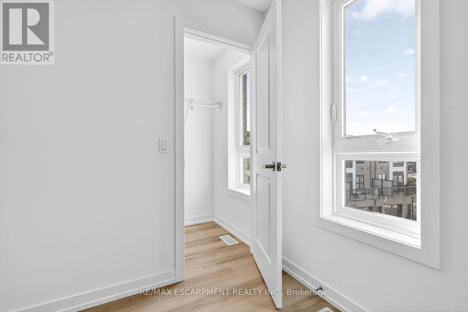 39 - 70 KENESKY DRIVE