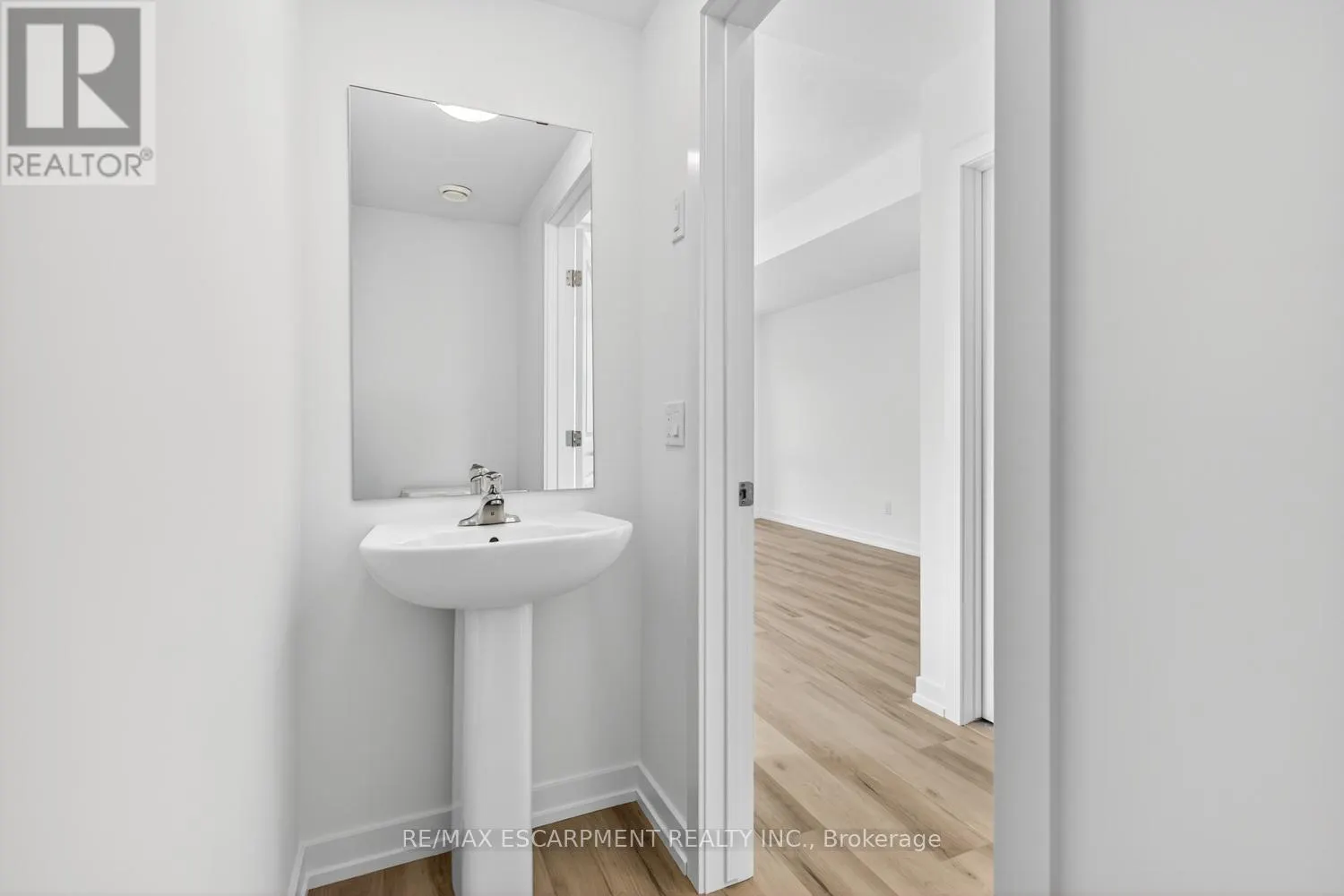 39 - 70 KENESKY DRIVE