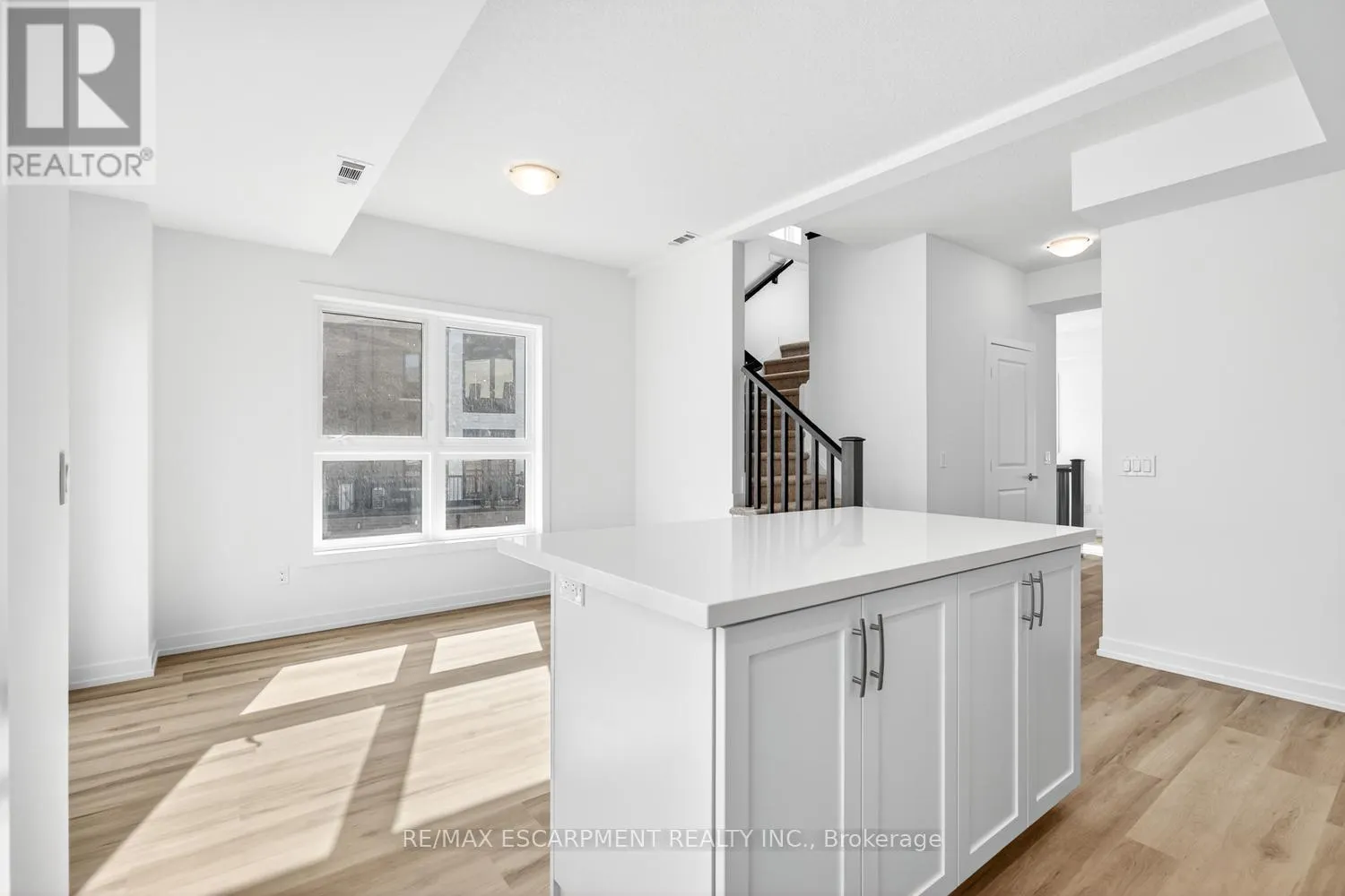 39 - 70 KENESKY DRIVE