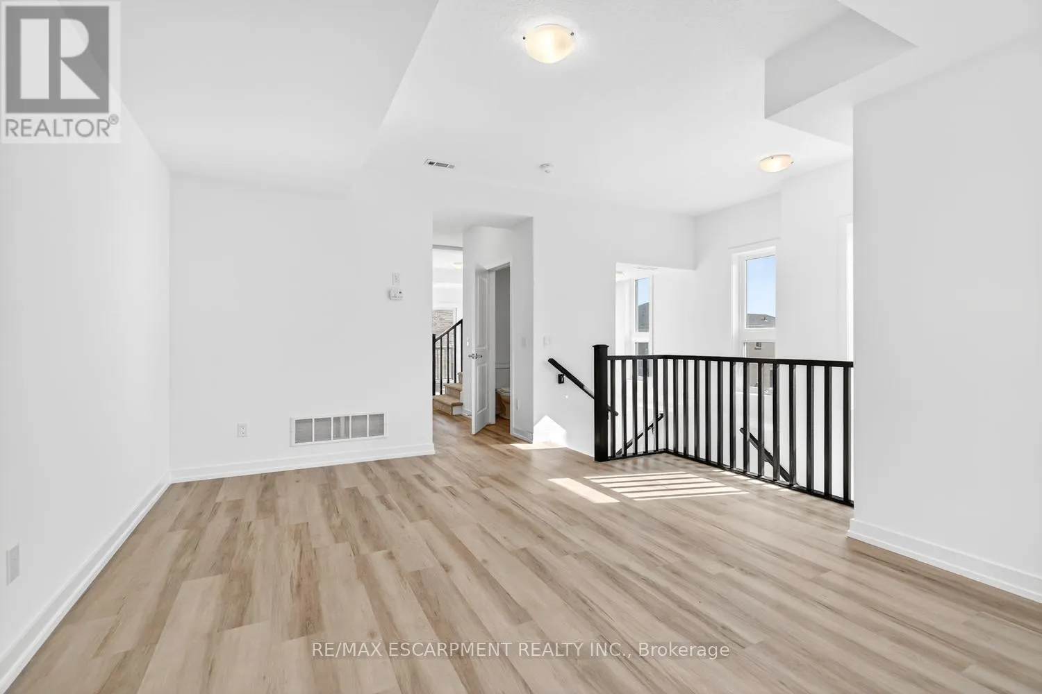 39 - 70 KENESKY DRIVE