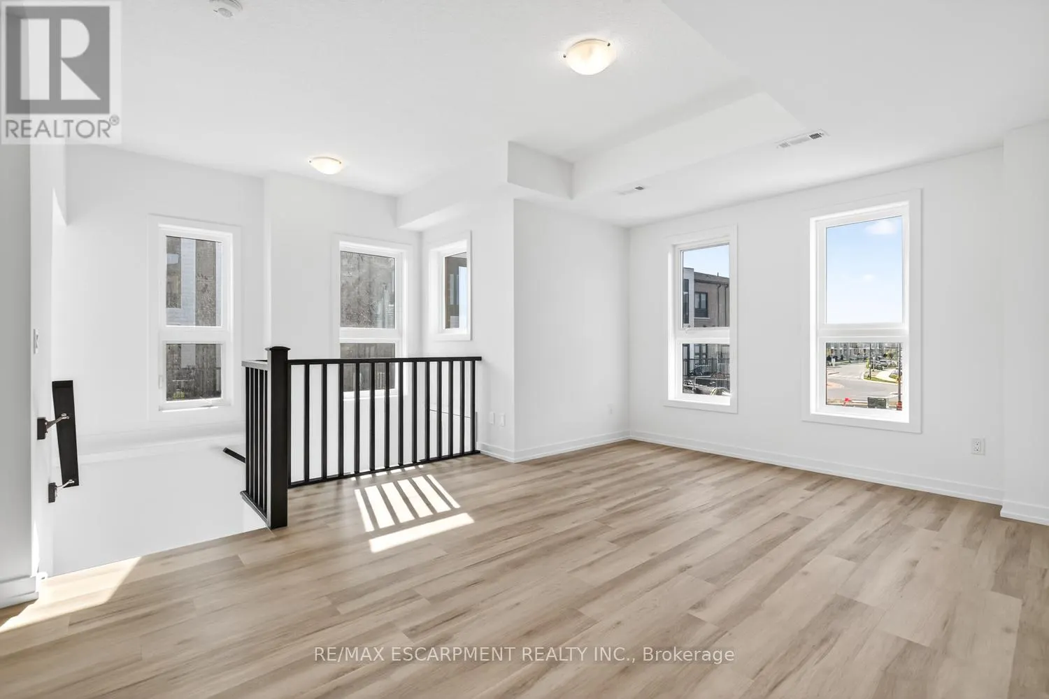 39 - 70 KENESKY DRIVE