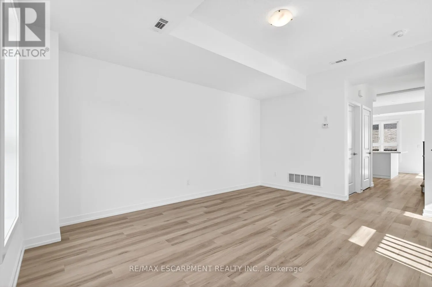 39 - 70 KENESKY DRIVE