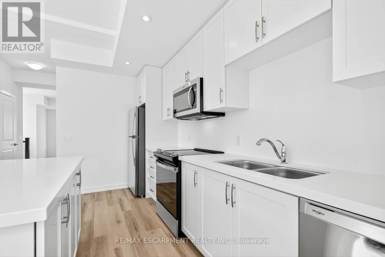 39 - 70 KENESKY DRIVE