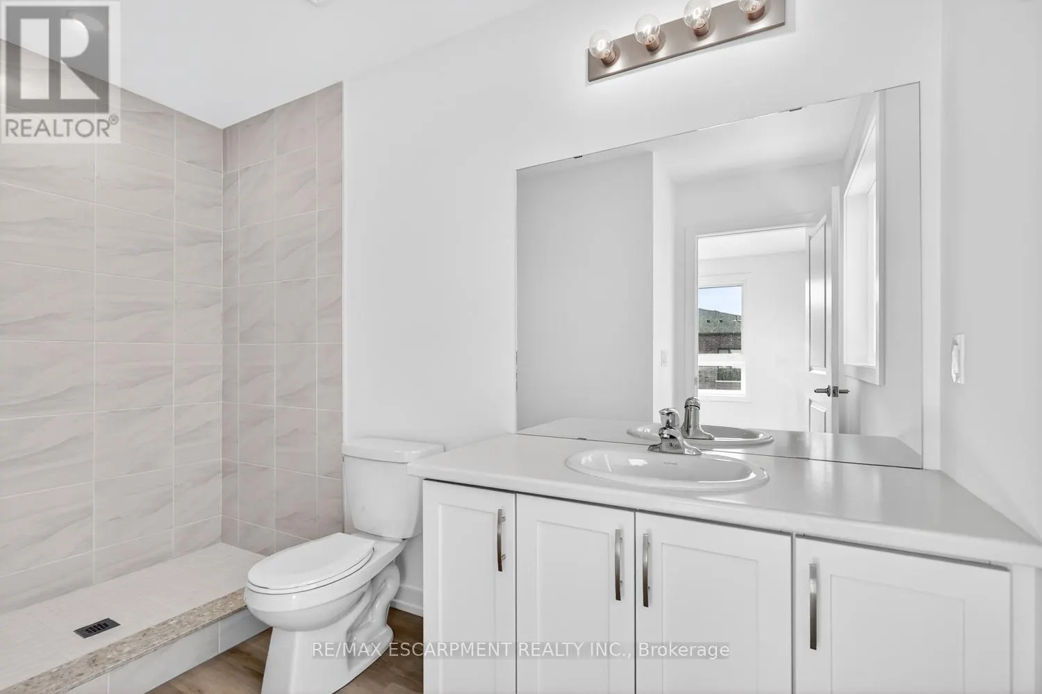 39 - 70 KENESKY DRIVE