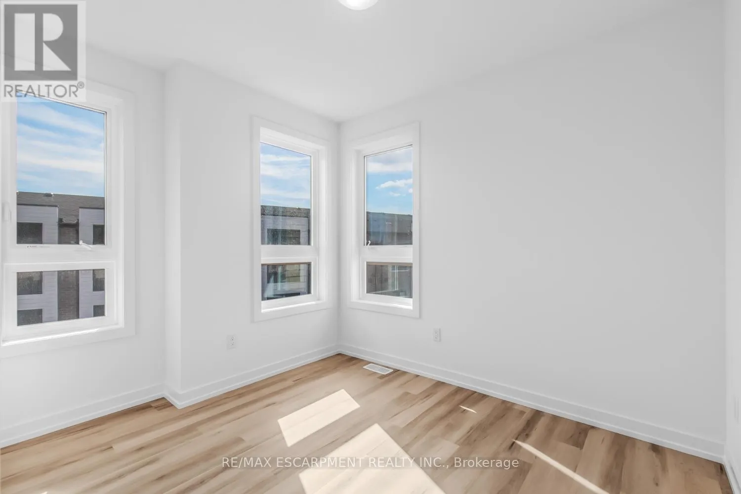 39 - 70 KENESKY DRIVE