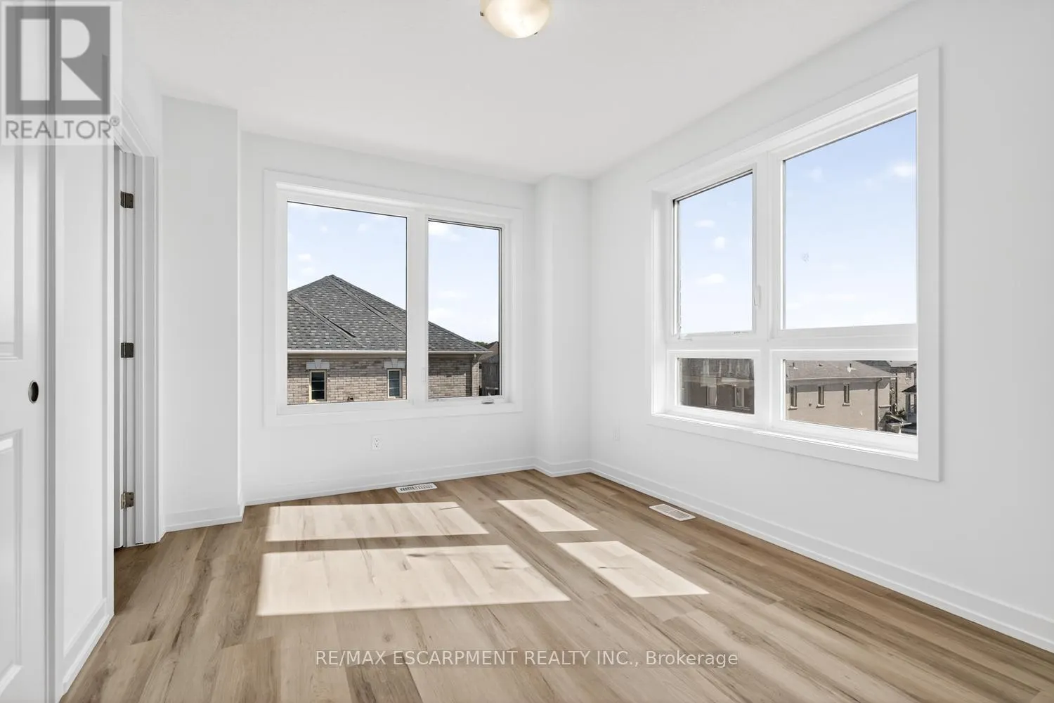 39 - 70 KENESKY DRIVE
