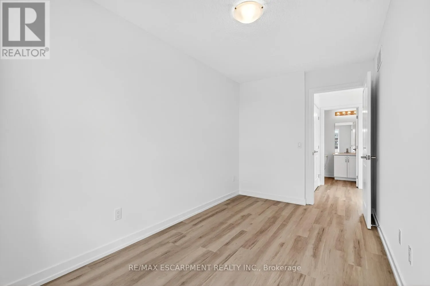 39 - 70 KENESKY DRIVE
