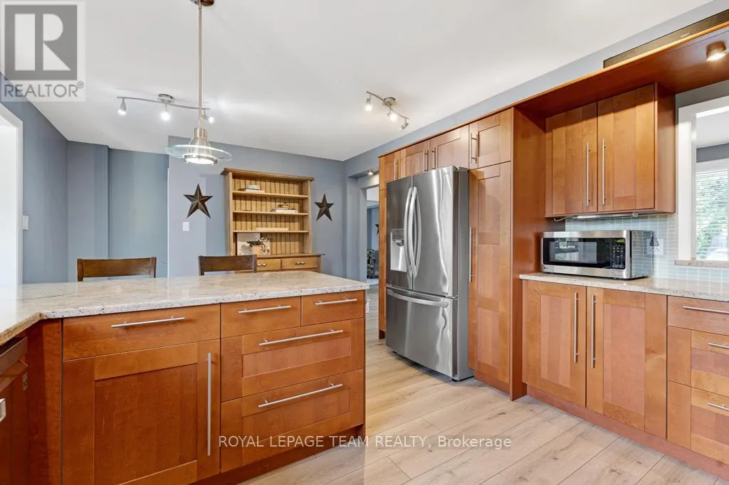 3 ROBERTA CRESCENT