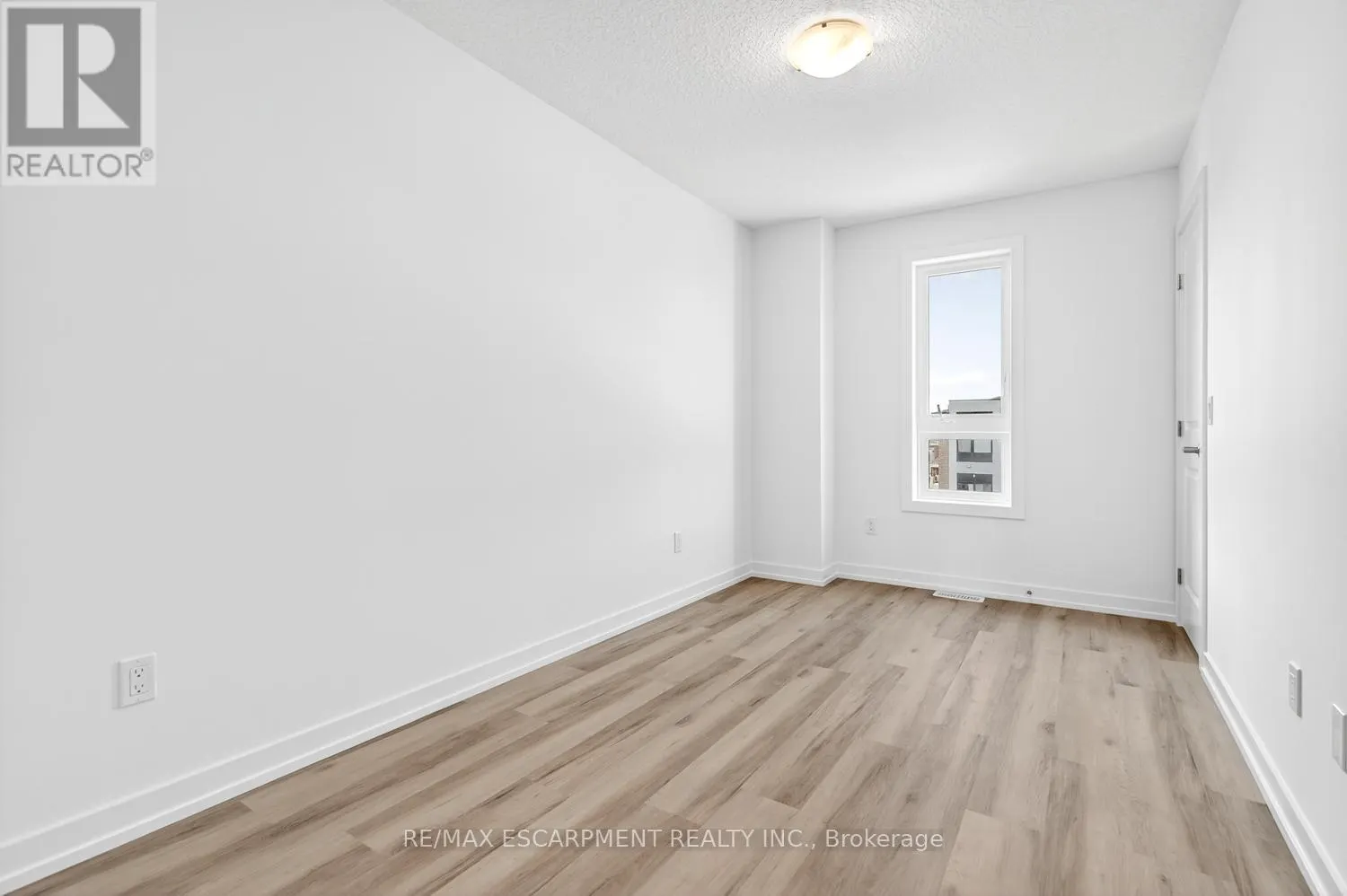 37 - 70 KENESKY DRIVE
