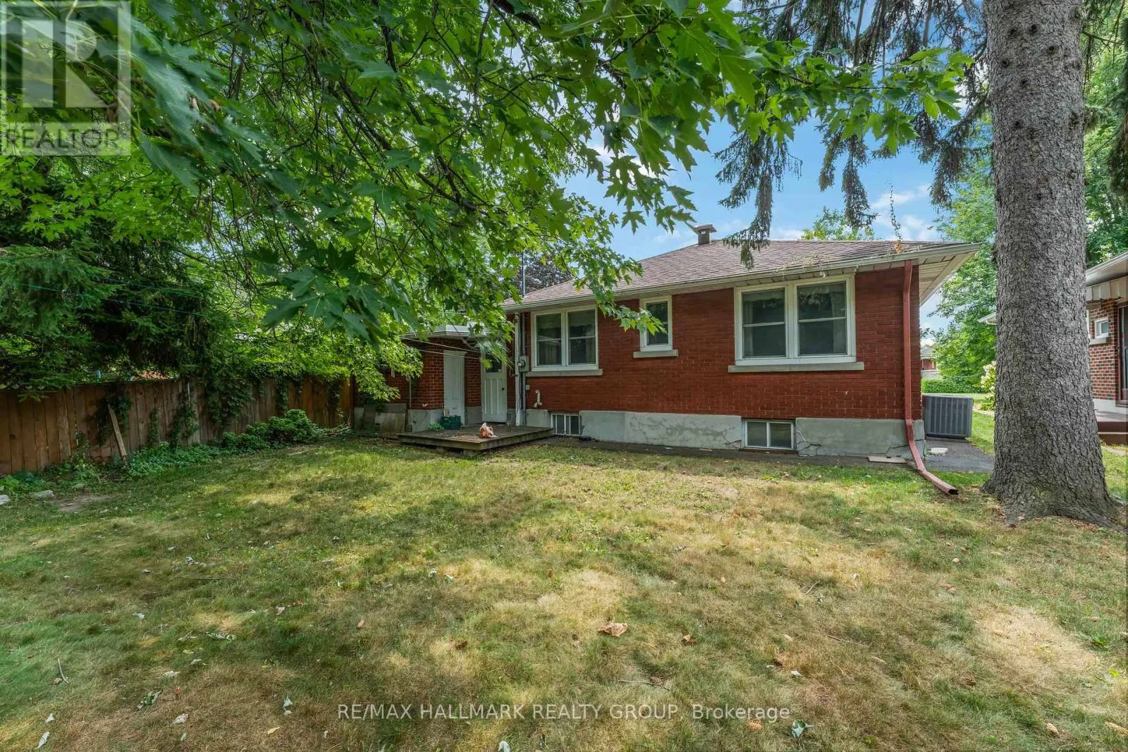 2055 NEEPAWA AVENUE