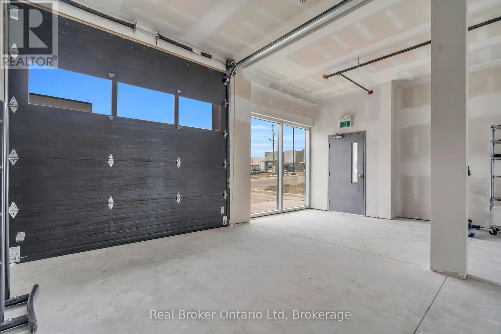 1 - FULL - 595 HANLON CREEK BOULEVARD, #1 - Full