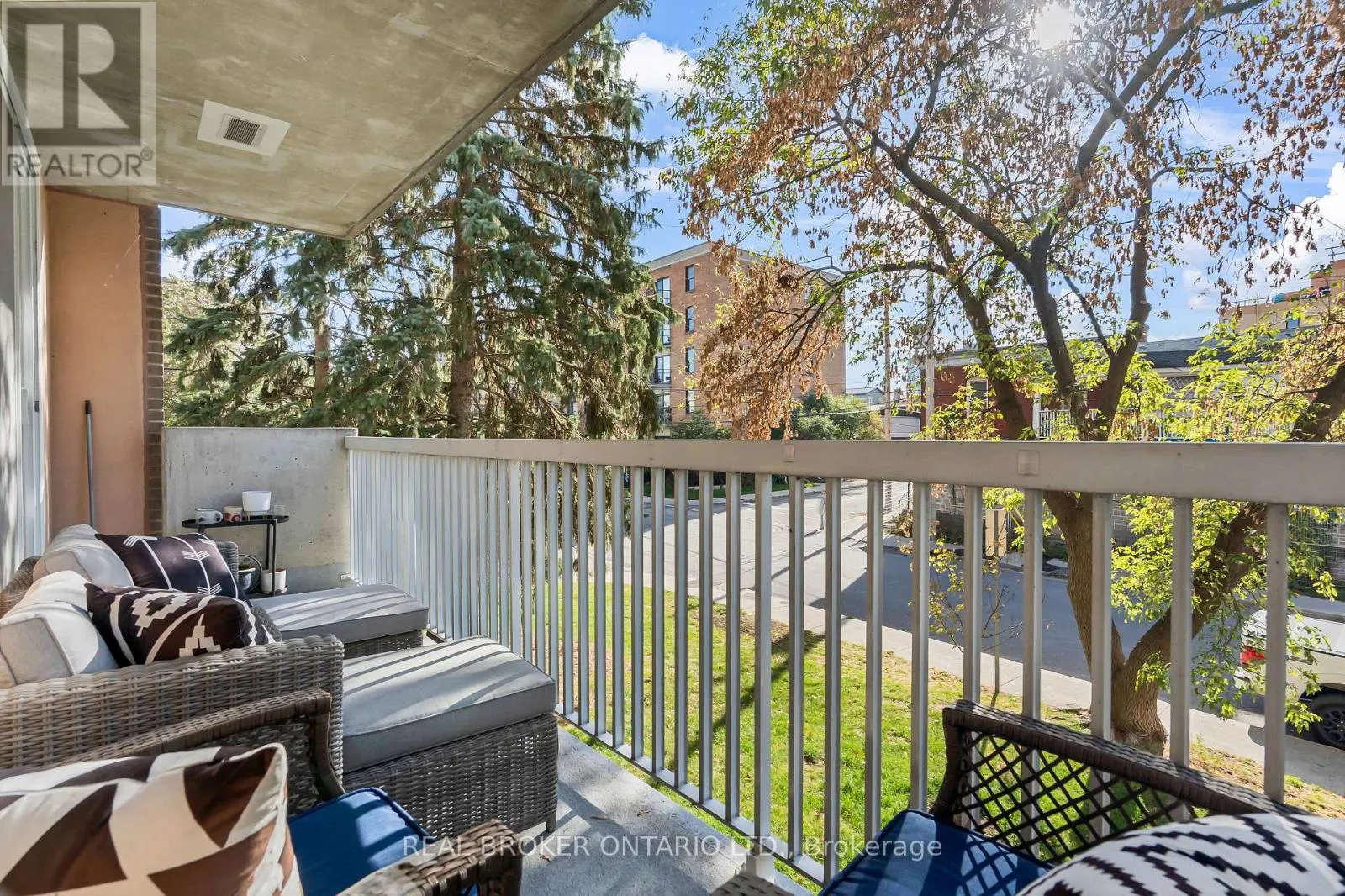 209 - 110 FORWARD AVENUE