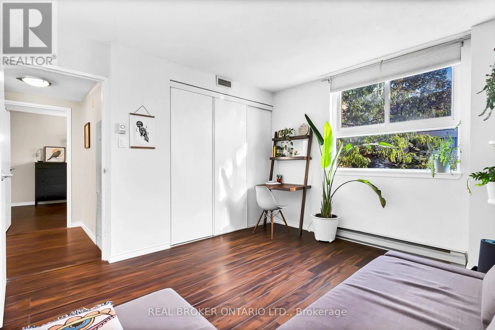 209 - 110 FORWARD AVENUE