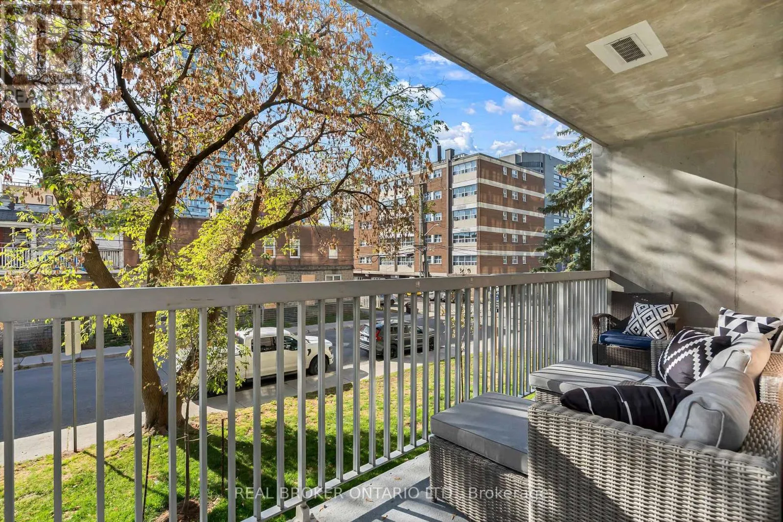 209 - 110 FORWARD AVENUE