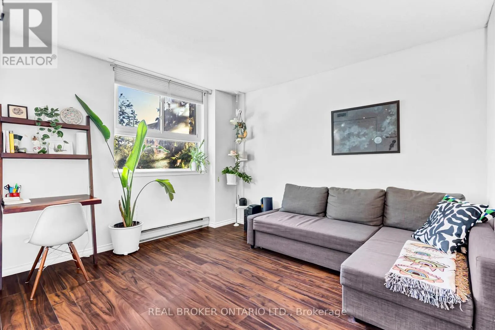 209 - 110 FORWARD AVENUE