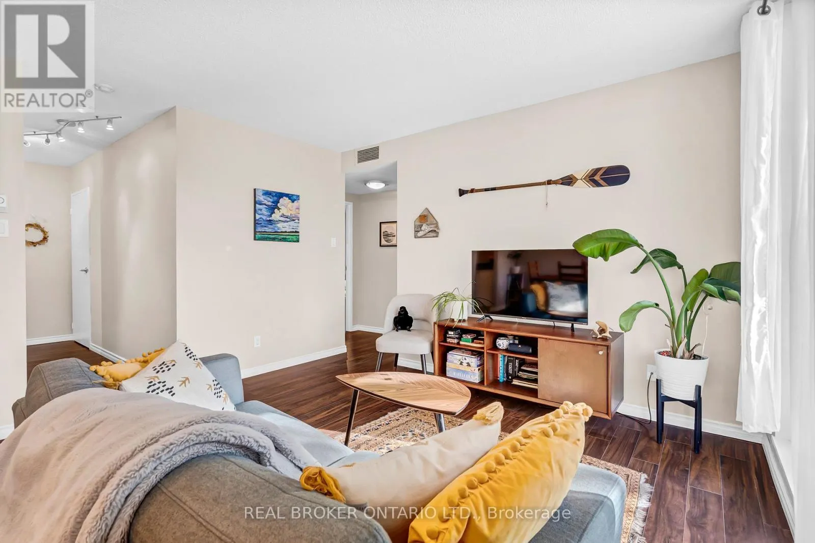 209 - 110 FORWARD AVENUE